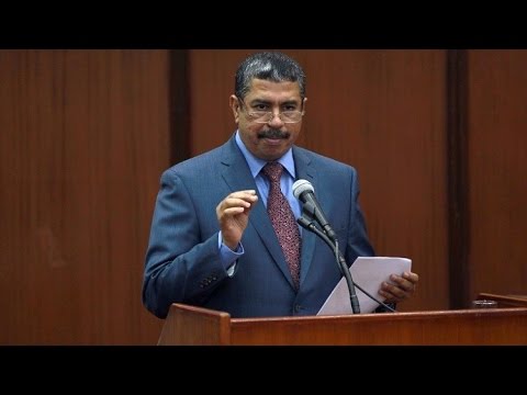 شاهد نائب الرئيس اليمني يصل إلى عدن
