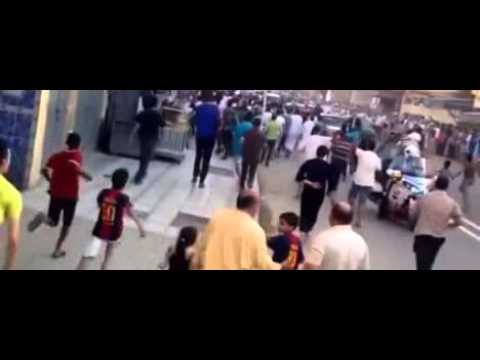 شاهد الملك محمد السادس يحاصر في شوارع طنجة