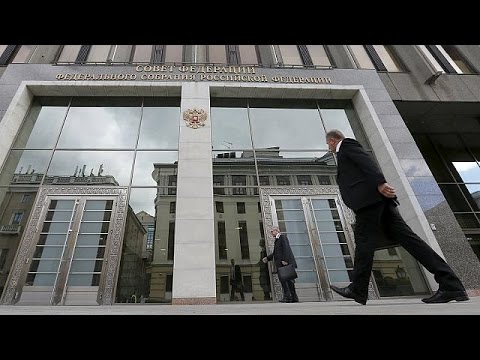 شاهد مجلس الاتحاد الروسي يؤيد ضربات عسكرية جوية