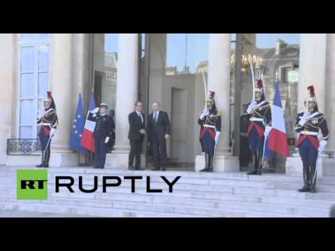 شاهد الرئيس الروسي يصل إلى قصر الإليزيه في باريس