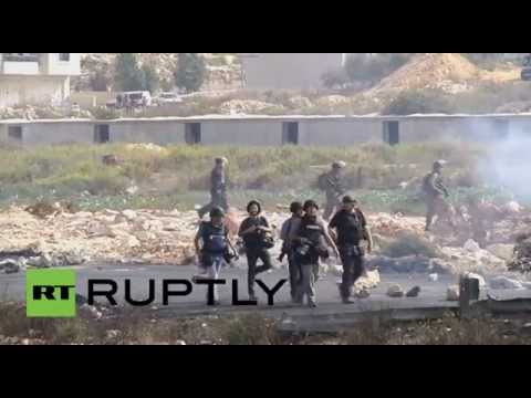 شاهد مواجهات بين الشباب الفلسطينيين والقوات الإسرائيلية