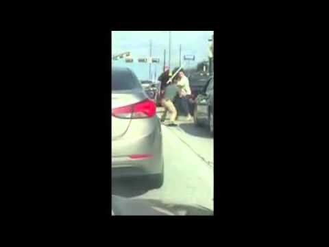 بالفيديو خناقة عنيفة بين شخصين في ولاية تكساس