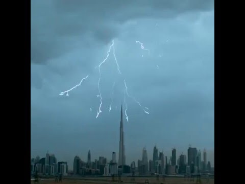 شاهد منظر رائع للبرق في دبي